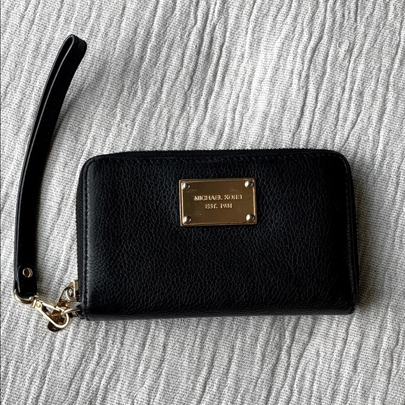 Michael Kors medium sized black zip around wallet with wrist strap - Picture 1 of 11